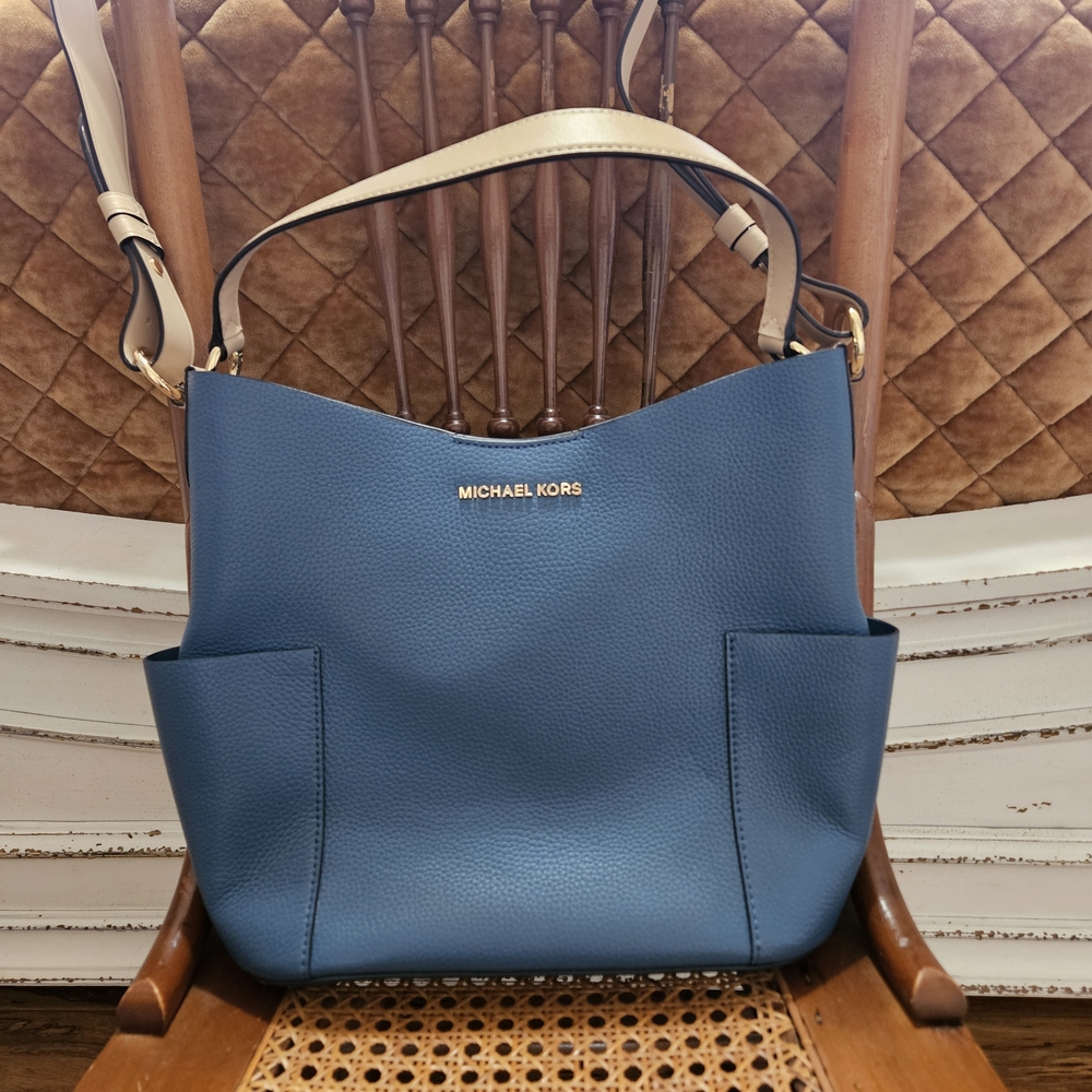 Michael Kors Bedford Bucket Bag Blue Tan Like New Classy Elegant Denim - Picture 2 of 9